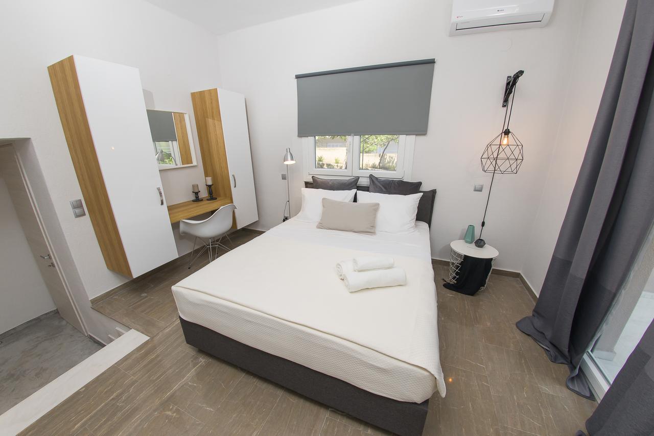 Palio Grey Apartments Palaiontsiflikion Exterior photo